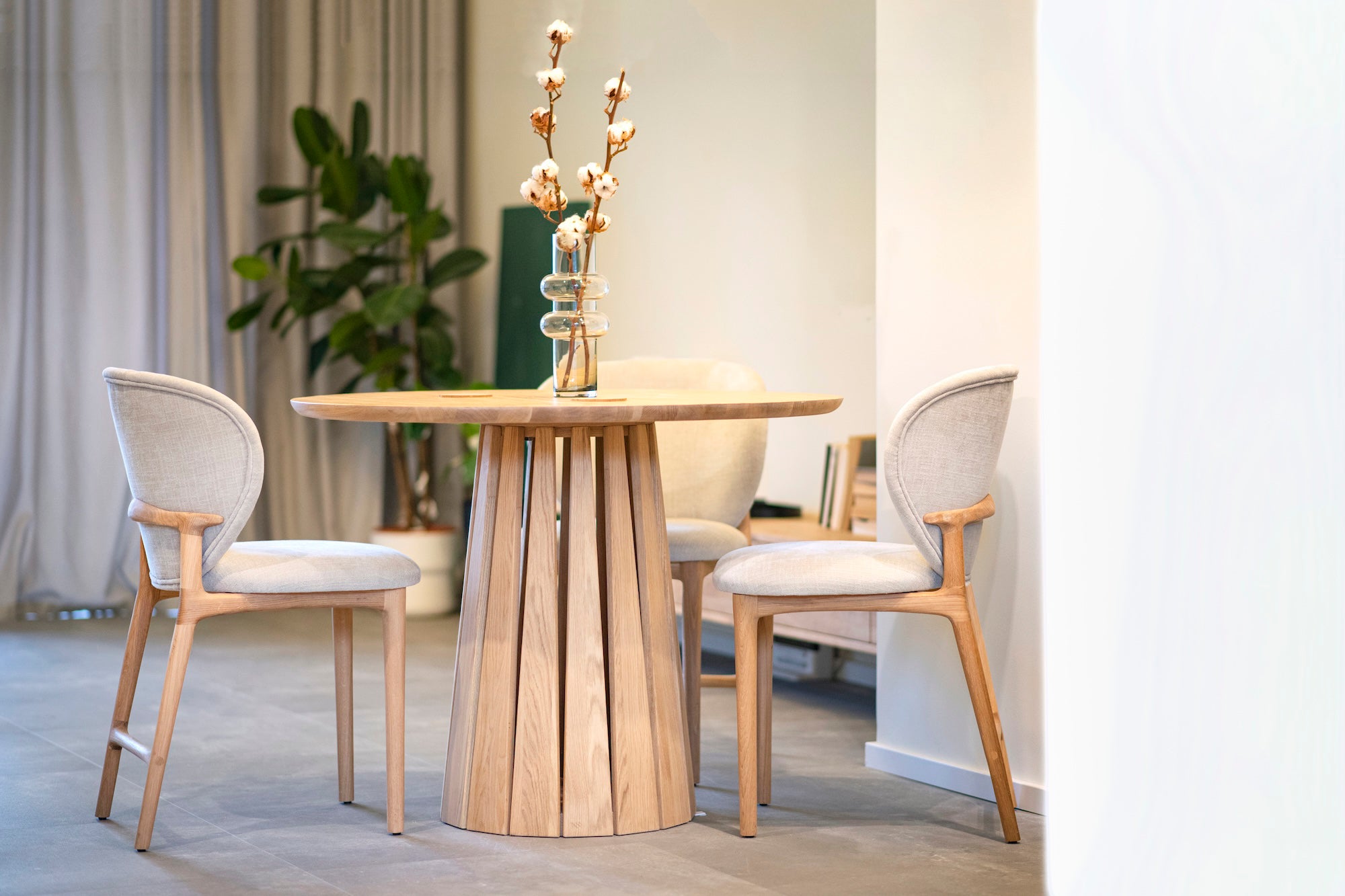 SOLE okrągły stół do jadalni- dębowy, elegancki