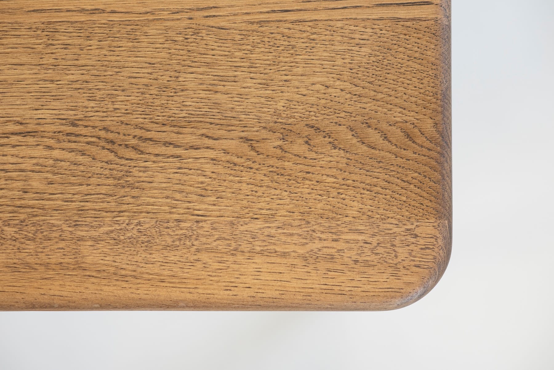 FILO stół do jadalni, forma miękkich kształtów i elegancja