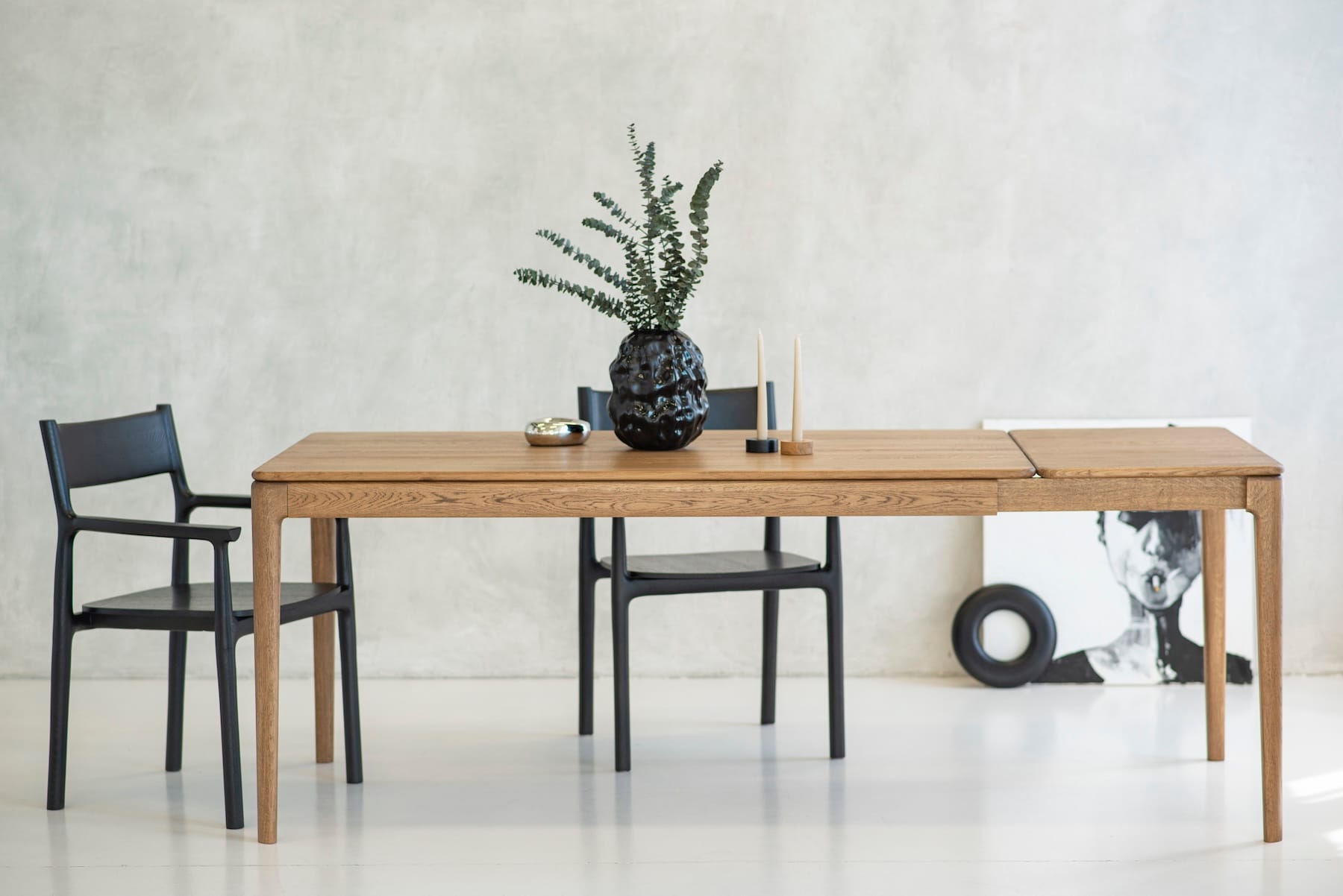 FILO stół do jadalni, forma miękkich kształtów i elegancja