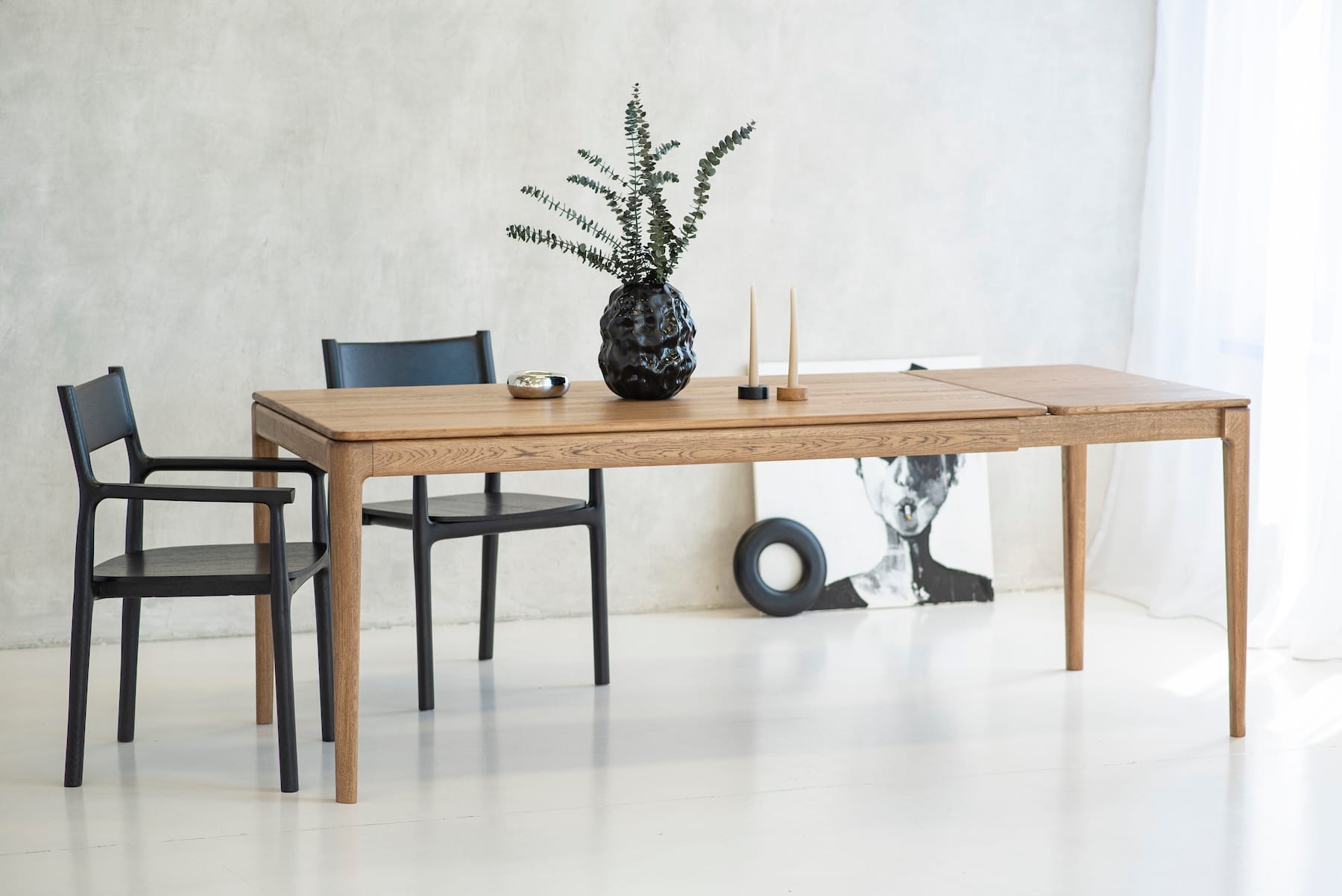 FILO stół do jadalni, forma miękkich kształtów i elegancja