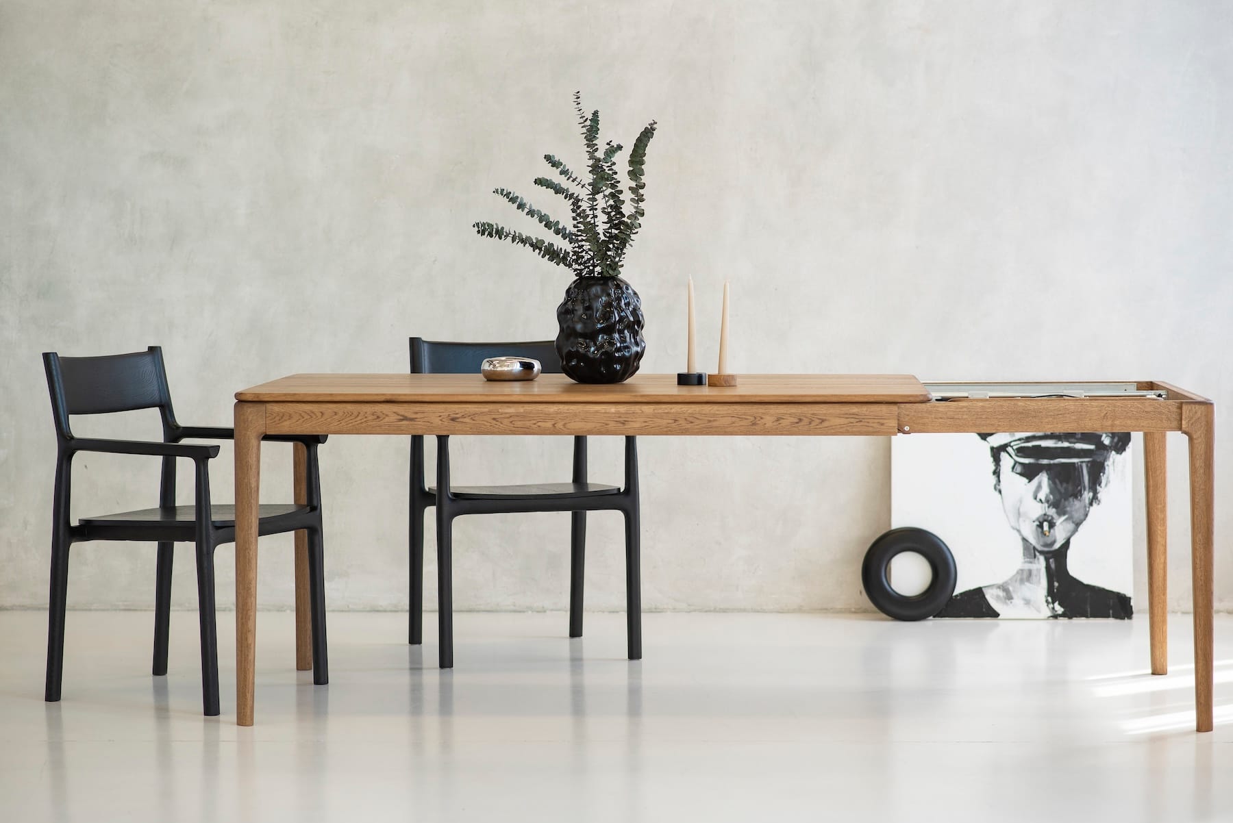 FILO stół do jadalni, forma miękkich kształtów i elegancja