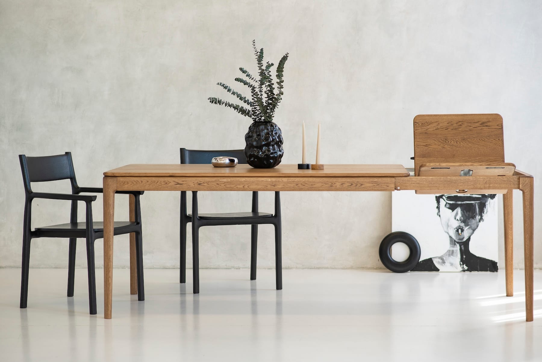 FILO stół do jadalni, forma miękkich kształtów i elegancja